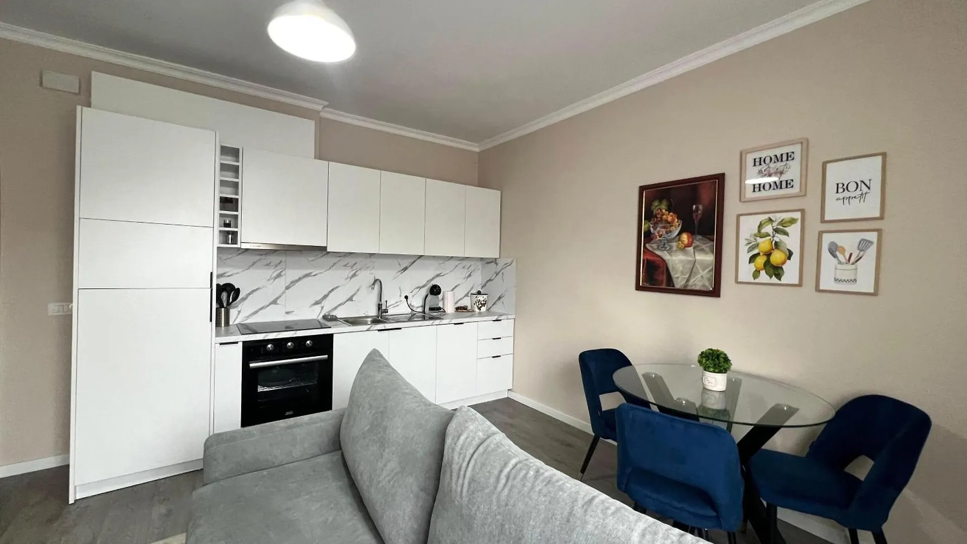 Cozy Flat Near Air Albania Stadium 1 Tirana 0*,